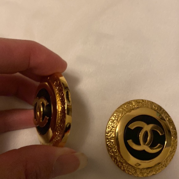 Super Rare Chanel huge vintage earrings - Picture 5 of 8